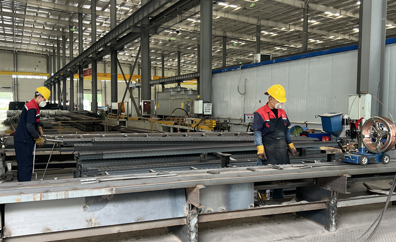 矿用金属顶梁生产车间